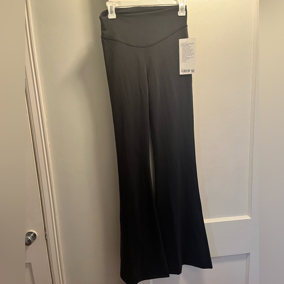 Lululemon Flare Pant Size 8 NWT - Picture 5 of 6